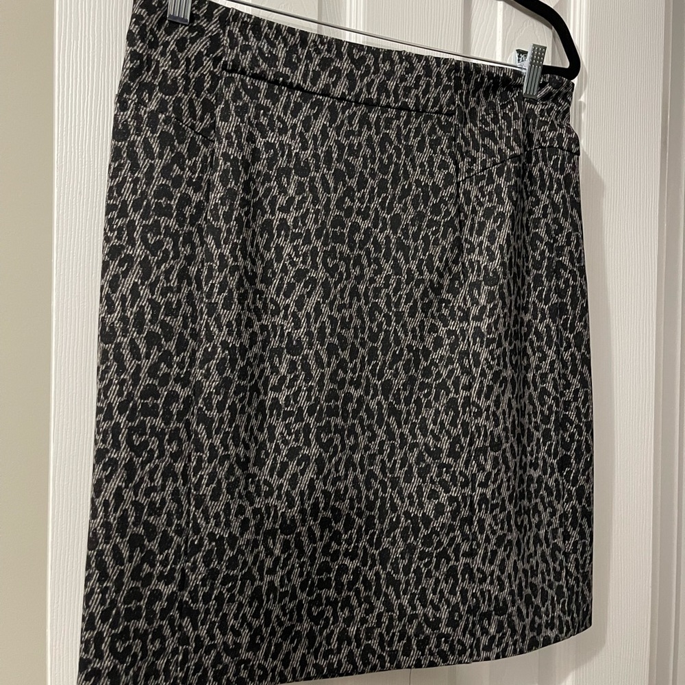 Michael Kors gray leopard pencil skirt